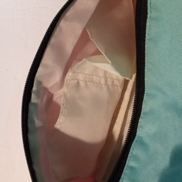 Myrtle Beach Fanny Pac Pink White Aqua  Preowned like new - Picture 5 of 5